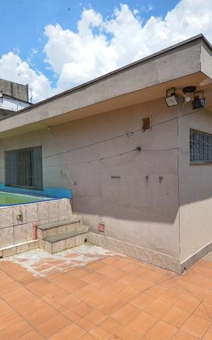 Casa à venda com 320m², 4 quartos e 3 vagas Casa à venda com 320m², 4 quartos e 3 vagasArea Externa