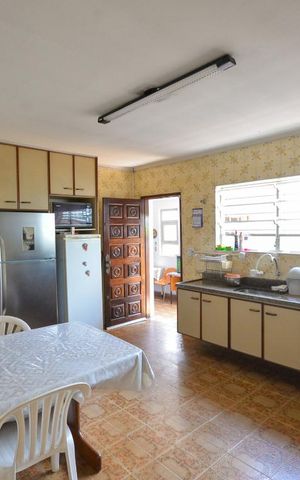 Casa à venda com 320m², 4 quartos e 3 vagas Casa à venda com 320m², 4 quartos e 3 vagasCozinha