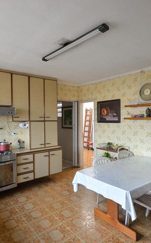 Casa à venda com 320m², 4 quartos e 3 vagas Casa à venda com 320m², 4 quartos e 3 vagasCozinha