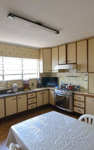 Casa à venda com 320m², 4 quartos e 3 vagas Casa à venda com 320m², 4 quartos e 3 vagasCozinha
