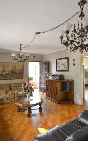 Casa à venda com 320m², 4 quartos e 3 vagas Casa à venda com 320m², 4 quartos e 3 vagasSala