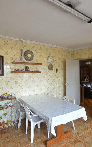 Casa à venda com 320m², 4 quartos e 3 vagas Casa à venda com 320m², 4 quartos e 3 vagasCozinha