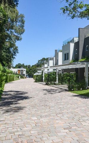 Casa de condomínio à venda com 276m², 3 quartos e 3 vagas Casa de condomínio à venda com 276m², 3 quartos e 3 vagasÁrea comum