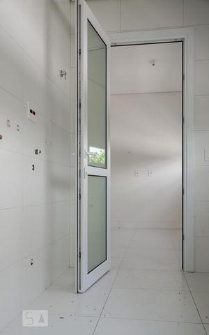 Casa de condomínio à venda com 276m², 3 quartos e 3 vagas Casa de condomínio à venda com 276m², 3 quartos e 3 vagasEntrada