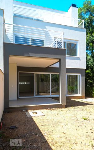 Casa de condomínio à venda com 276m², 3 quartos e 3 vagas Casa de condomínio à venda com 276m², 3 quartos e 3 vagasFachada