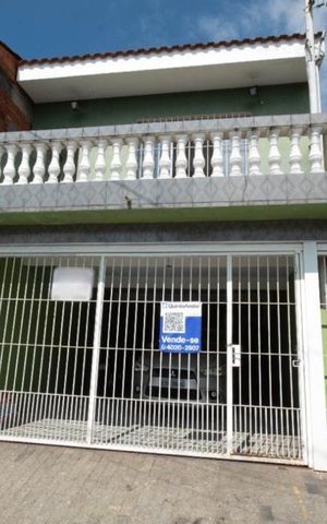Casa de condomínio à venda com 167m², 2 quartos e 4 vagas Casa de condomínio à venda com 167m², 2 quartos e 4 vagasFachada