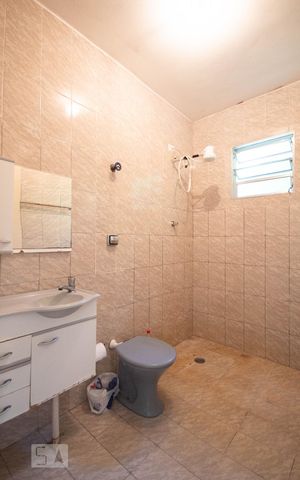 Casa de condomínio à venda com 167m², 2 quartos e 4 vagas Casa de condomínio à venda com 167m², 2 quartos e 4 vagasBanheiro