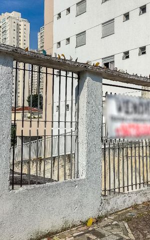 Casa à venda com 360m², 2 quartos e sem vaga Casa à venda com 360m², 2 quartos e sem vagaFachada