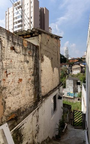 Casa à venda com 360m², 2 quartos e sem vaga Casa à venda com 360m², 2 quartos e sem vagaQuintal