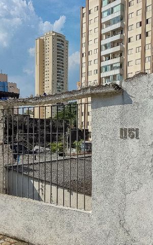 Casa à venda com 360m², 2 quartos e sem vaga Casa à venda com 360m², 2 quartos e sem vagaFachada