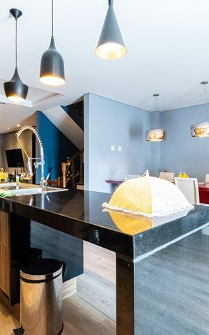 Casa à venda com 420m², 3 quartos e 4 vagas Casa à venda com 420m², 3 quartos e 4 vagasCozinha