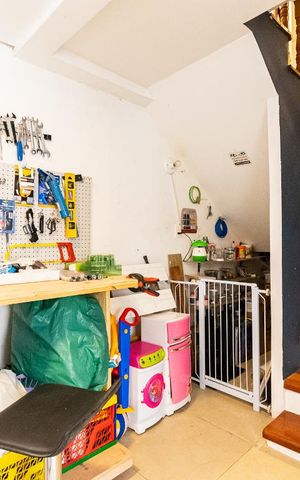 Casa à venda com 420m², 3 quartos e 4 vagas Casa à venda com 420m², 3 quartos e 4 vagasDepósito