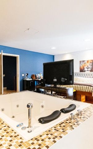 Casa à venda com 420m², 3 quartos e 4 vagas Casa à venda com 420m², 3 quartos e 4 vagasSuíte 1