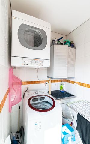 Casa à venda com 420m², 3 quartos e 4 vagas Casa à venda com 420m², 3 quartos e 4 vagasLavanderia