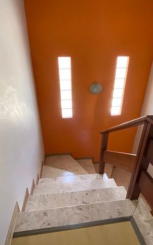 Casa à venda com 450m², 4 quartos e 3 vagasEscada