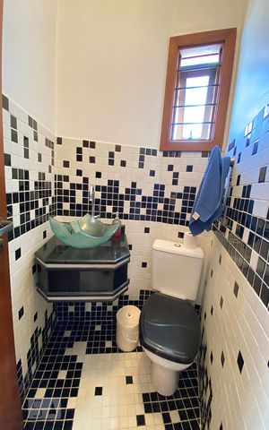 Casa à venda com 450m², 4 quartos e 3 vagasLavabo