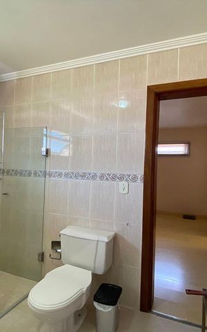 Casa à venda com 450m², 4 quartos e 3 vagasBanheiro da Suíte 