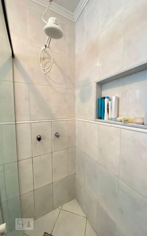 Casa à venda com 450m², 4 quartos e 3 vagasBox do Banheiro 2