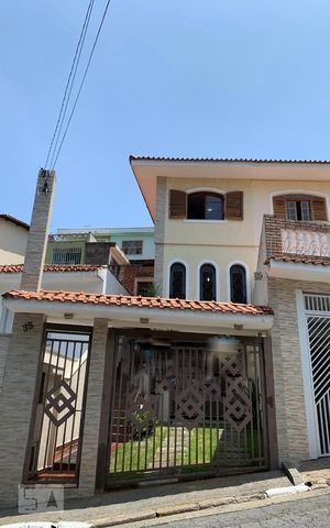 Casa para alugar com 115m², 2 quartos e 3 vagas Casa para alugar com 115m², 2 quartos e 3 vagasFachada