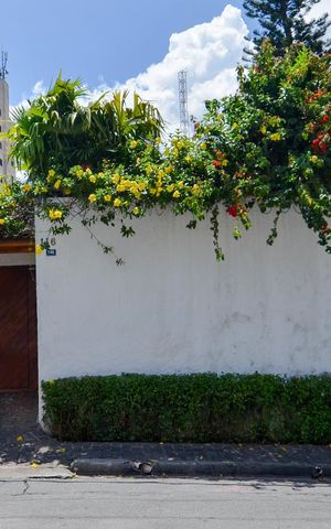 Casa à venda com 297m², 3 quartos e 8 vagas Casa à venda com 297m², 3 quartos e 8 vagasFachada