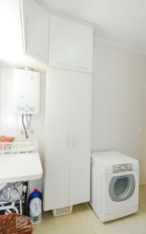 Casa à venda com 297m², 3 quartos e 8 vagas Casa à venda com 297m², 3 quartos e 8 vagasÁrea de Serviço