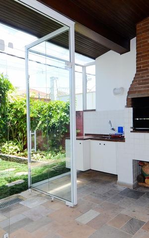Casa à venda com 297m², 3 quartos e 8 vagas Casa à venda com 297m², 3 quartos e 8 vagasSalão de Festas - Churrasqueira