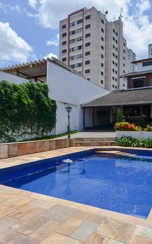 Casa à venda com 297m², 3 quartos e 8 vagas Casa à venda com 297m², 3 quartos e 8 vagasPiscina