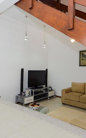 Casa à venda com 297m², 3 quartos e 8 vagas Casa à venda com 297m², 3 quartos e 8 vagasSala de Estar