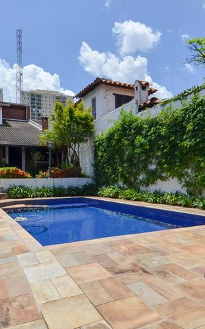 Casa à venda com 297m², 3 quartos e 8 vagas Casa à venda com 297m², 3 quartos e 8 vagasPiscina
