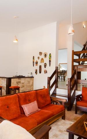 Casa à venda com 297m², 3 quartos e 8 vagas Casa à venda com 297m², 3 quartos e 8 vagasSala