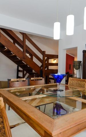Casa à venda com 297m², 3 quartos e 8 vagas Casa à venda com 297m², 3 quartos e 8 vagasSala de Jantar