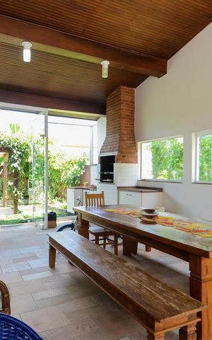 Casa à venda com 297m², 3 quartos e 8 vagas Casa à venda com 297m², 3 quartos e 8 vagasSalão de Festas