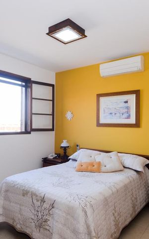 Casa à venda com 297m², 3 quartos e 8 vagas Casa à venda com 297m², 3 quartos e 8 vagasSuíte 3