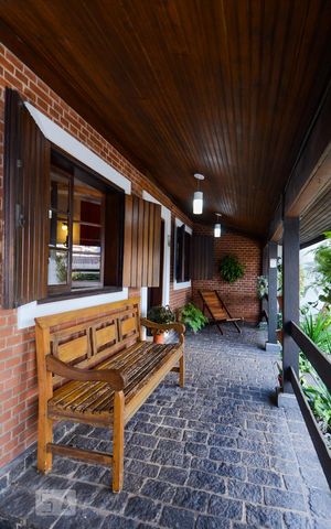 Casa à venda com 297m², 3 quartos e 8 vagas Casa à venda com 297m², 3 quartos e 8 vagasVaranda da Sala