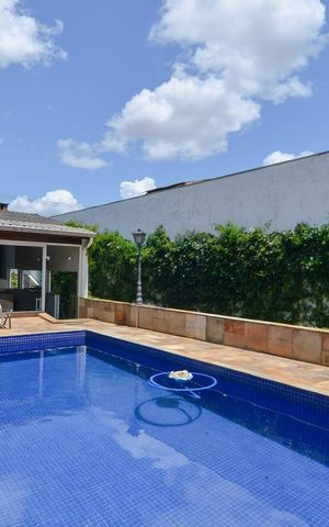 Casa à venda com 297m², 3 quartos e 8 vagas Casa à venda com 297m², 3 quartos e 8 vagasPiscina