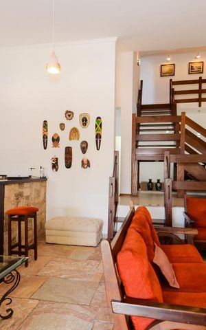 Casa à venda com 297m², 3 quartos e 8 vagas Casa à venda com 297m², 3 quartos e 8 vagasSala