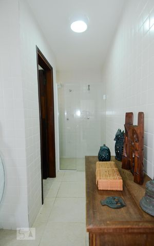 Casa à venda com 297m², 3 quartos e 8 vagas Casa à venda com 297m², 3 quartos e 8 vagasBanheiro da Sauna