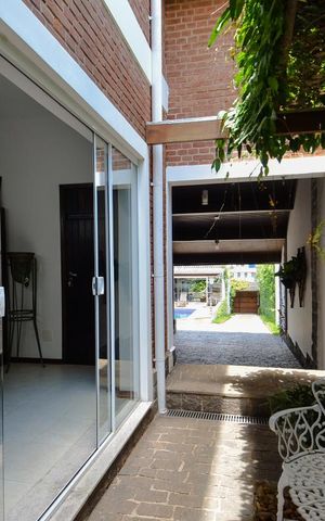 Casa à venda com 297m², 3 quartos e 8 vagas Casa à venda com 297m², 3 quartos e 8 vagasCorredor Lateral