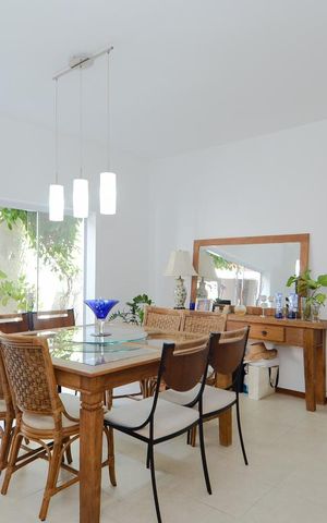 Casa à venda com 297m², 3 quartos e 8 vagas Casa à venda com 297m², 3 quartos e 8 vagasSala de Jantar