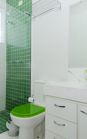 Casa à venda com 297m², 3 quartos e 8 vagas Casa à venda com 297m², 3 quartos e 8 vagasBanheiro da Suíte 2