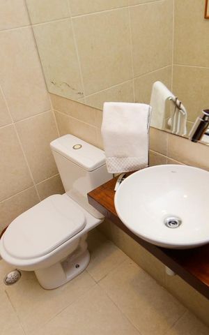 Casa à venda com 297m², 3 quartos e 8 vagas Casa à venda com 297m², 3 quartos e 8 vagasLavabo