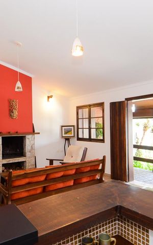 Casa à venda com 297m², 3 quartos e 8 vagas Casa à venda com 297m², 3 quartos e 8 vagasSala