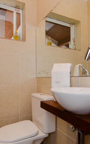 Casa à venda com 297m², 3 quartos e 8 vagas Casa à venda com 297m², 3 quartos e 8 vagasLavabo