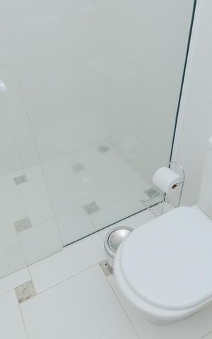 Casa à venda com 297m², 3 quartos e 8 vagas Casa à venda com 297m², 3 quartos e 8 vagasBanheiro da Suíte 1