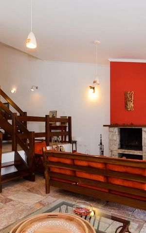 Casa à venda com 297m², 3 quartos e 8 vagas Casa à venda com 297m², 3 quartos e 8 vagasSala