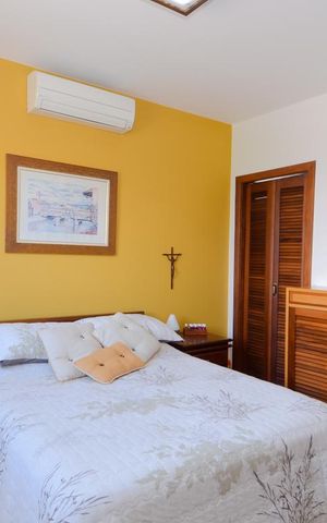 Casa à venda com 297m², 3 quartos e 8 vagas Casa à venda com 297m², 3 quartos e 8 vagasSuíte 3