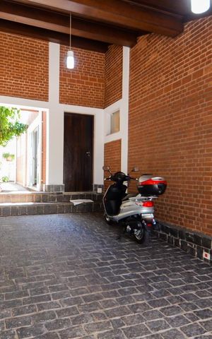 Casa à venda com 297m², 3 quartos e 8 vagas Casa à venda com 297m², 3 quartos e 8 vagasGaragem Coberta