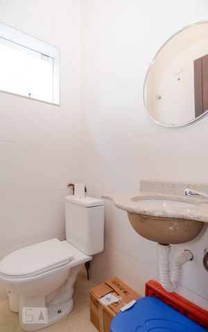 Casa à venda com 297m², 3 quartos e 8 vagas Casa à venda com 297m², 3 quartos e 8 vagasBanheiro de Serviço