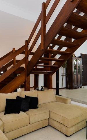 Casa à venda com 297m², 3 quartos e 8 vagas Casa à venda com 297m², 3 quartos e 8 vagasSala de Estar