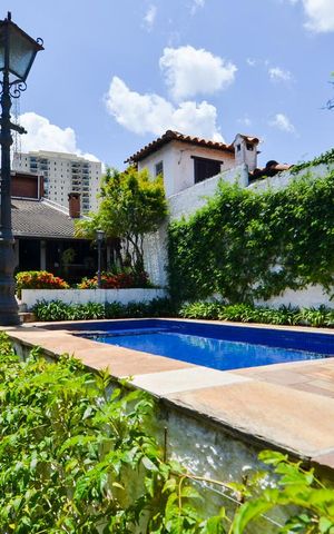 Casa à venda com 297m², 3 quartos e 8 vagas Casa à venda com 297m², 3 quartos e 8 vagasÁrea Externa